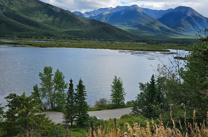Private Transfer from Banff to Calgary or Calgary Airport - The Drive Itself: About 1 Hour 30 Minutes of Straightforward Travel