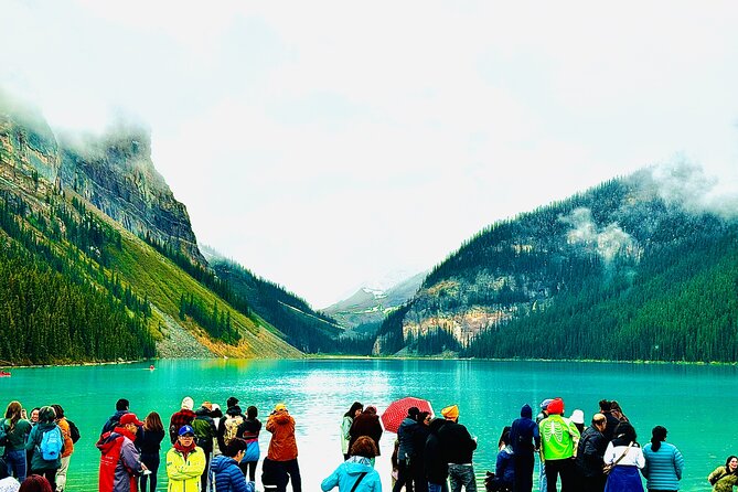 ShuttleBus 2way Banff to Lake Louise (1Hr) and Moraine Lake (1Hr) - The ride: timing, group size, and why the “in-between” stops matter