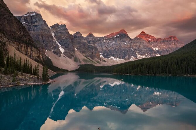 Sunrise Adventure: Alpenglow at Moraine Lake & Lake Louise - Highlights at a Glance