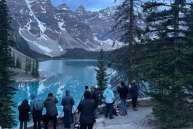 Sunrise Moraine Lake and Lake Louise - The 4:00 am start: why this timing pays off at Moraine