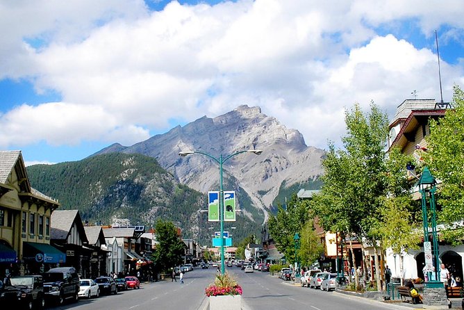 Wapiti - Uncover the Beauty of Western Canada (7-days) - Glacier and waterfalls in Jasper: the Columbia Icefield day